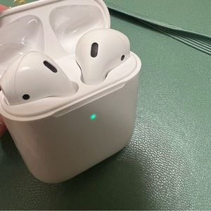 Apple AirPods with charging case